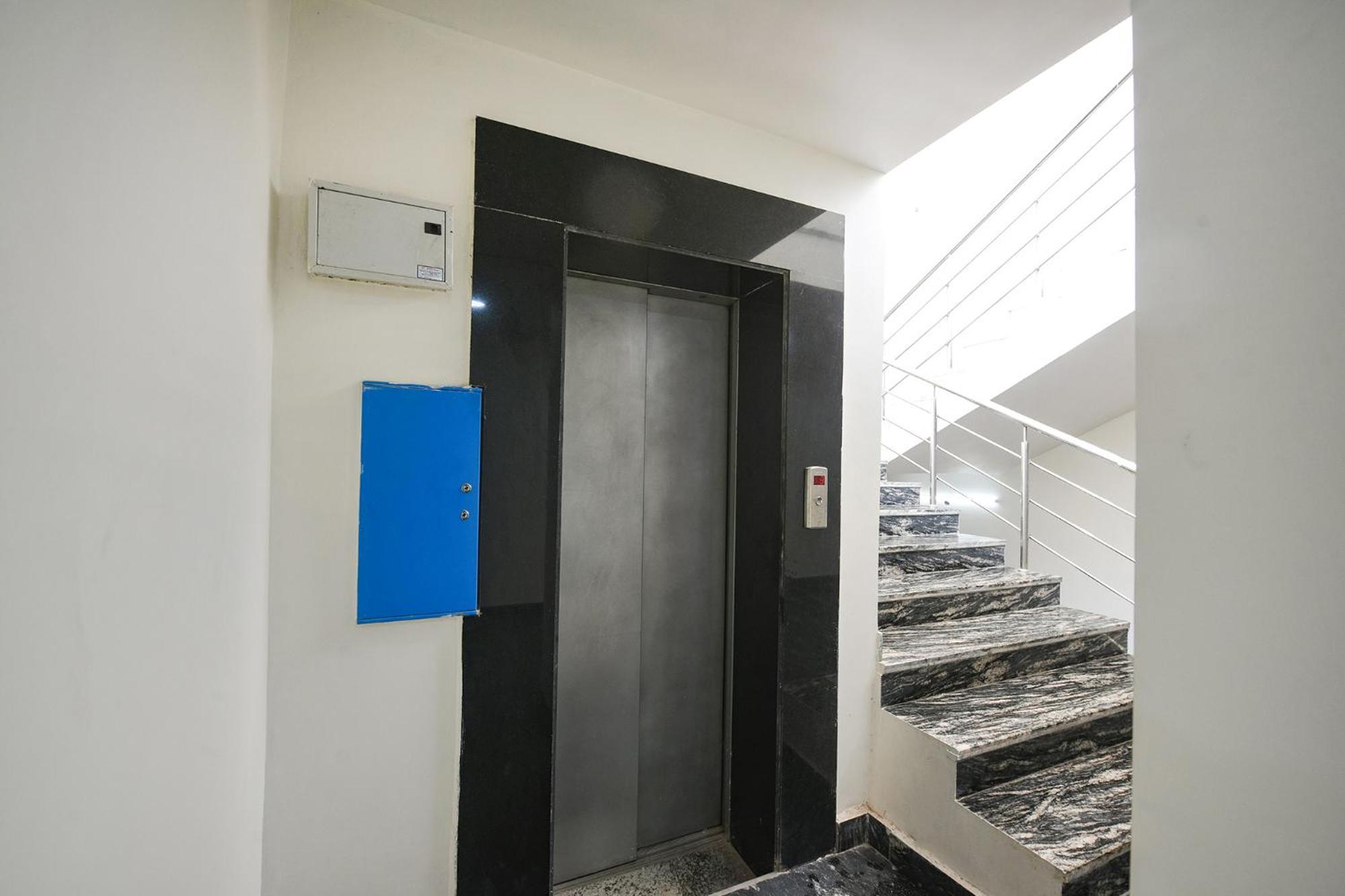 Fabhotel Mona Continental - Nr Laxmi Nagar It Hub Nueva Delhi Exterior foto