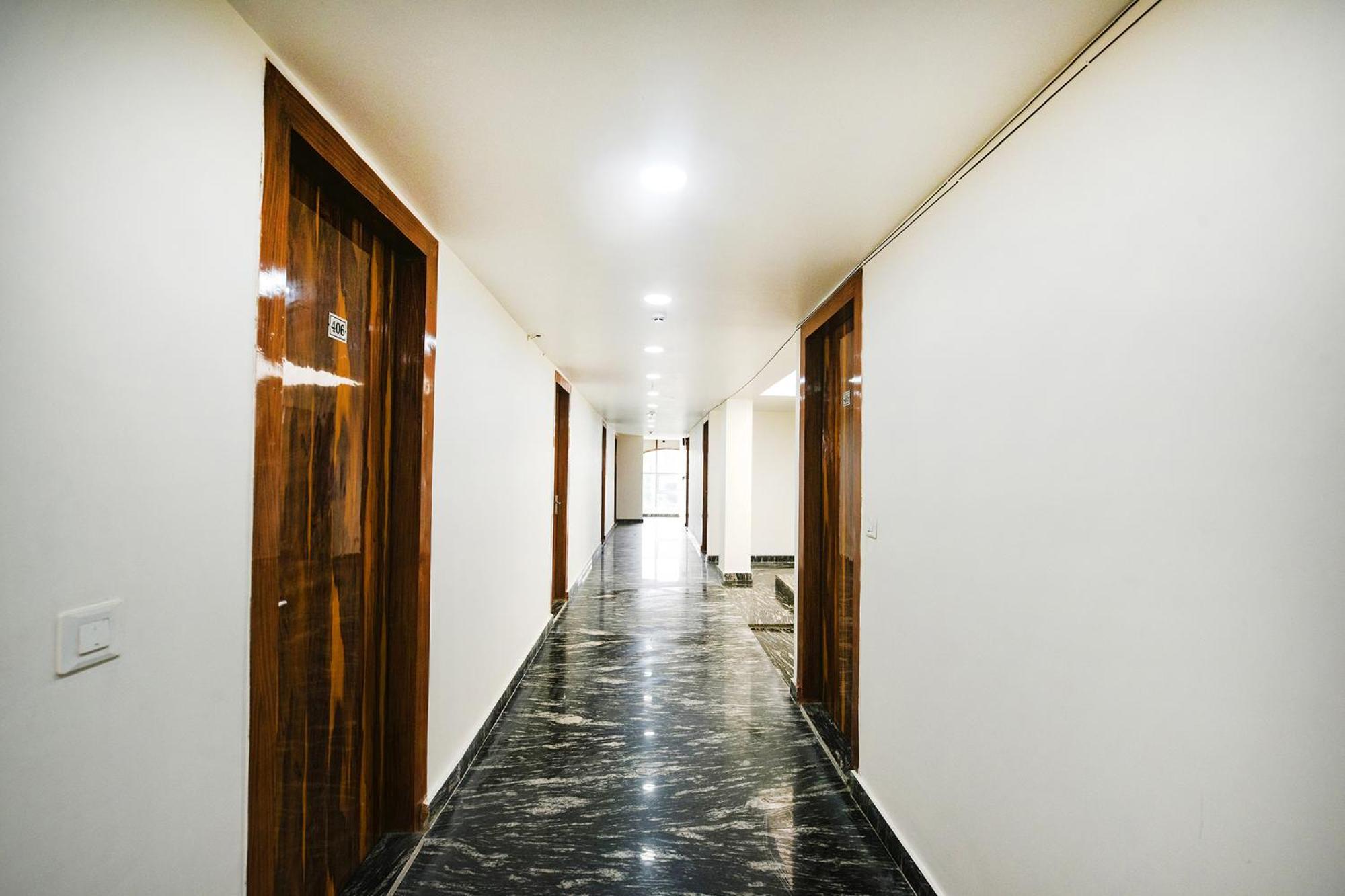 Fabhotel Mona Continental - Nr Laxmi Nagar It Hub Nueva Delhi Exterior foto